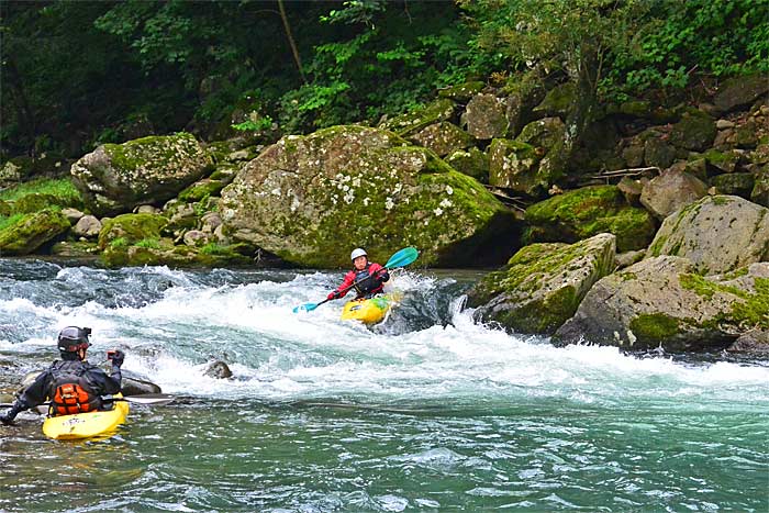 白老川の川下り