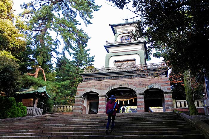 尾山神社唐門