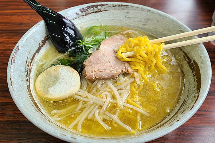 麺屋 むすび　鳥だし魚介ラーメン